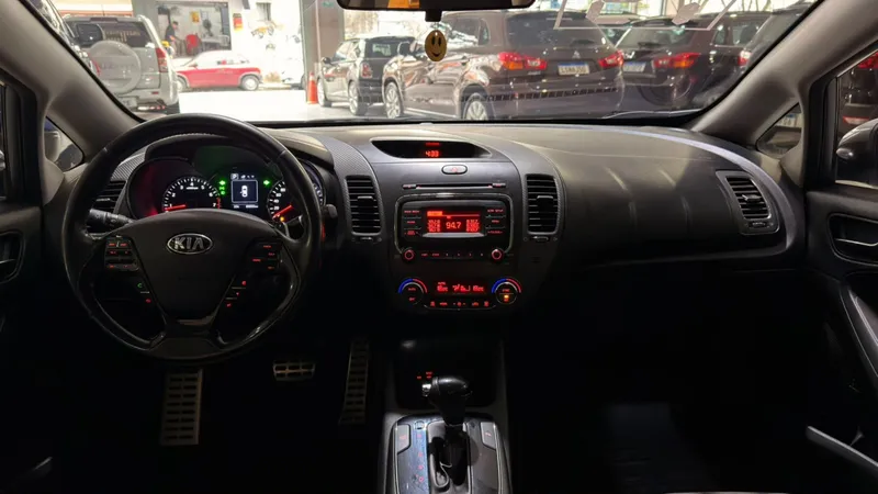 Kia Cerato Cinza