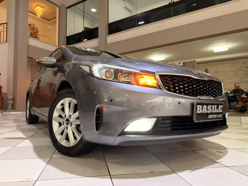 Kia Cerato Cinza