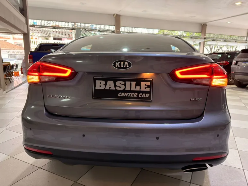 Kia Cerato Cinza