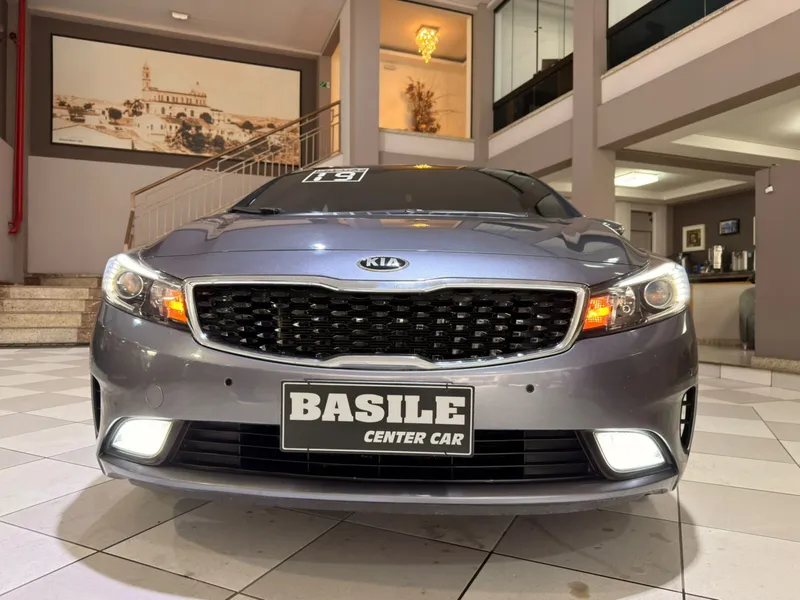 Kia Cerato Cinza