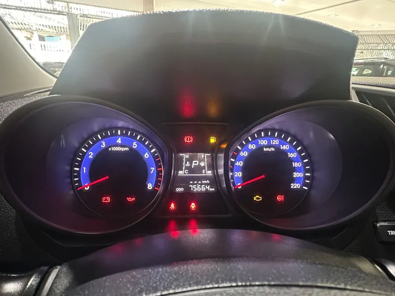 Hyundai HB20X Prata