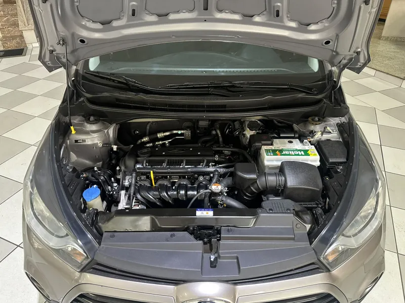 Hyundai HB20X Prata