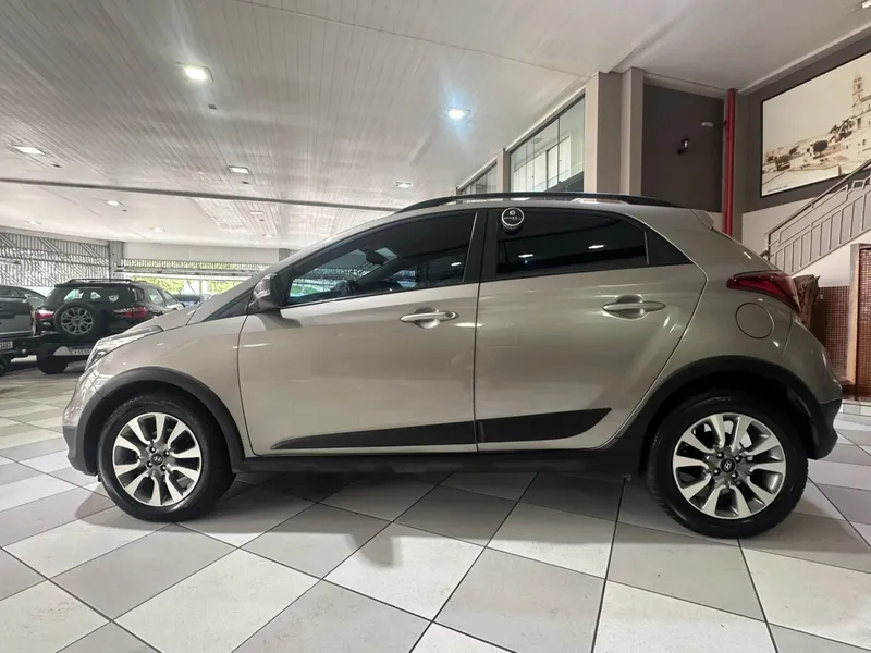 Hyundai HB20X Prata