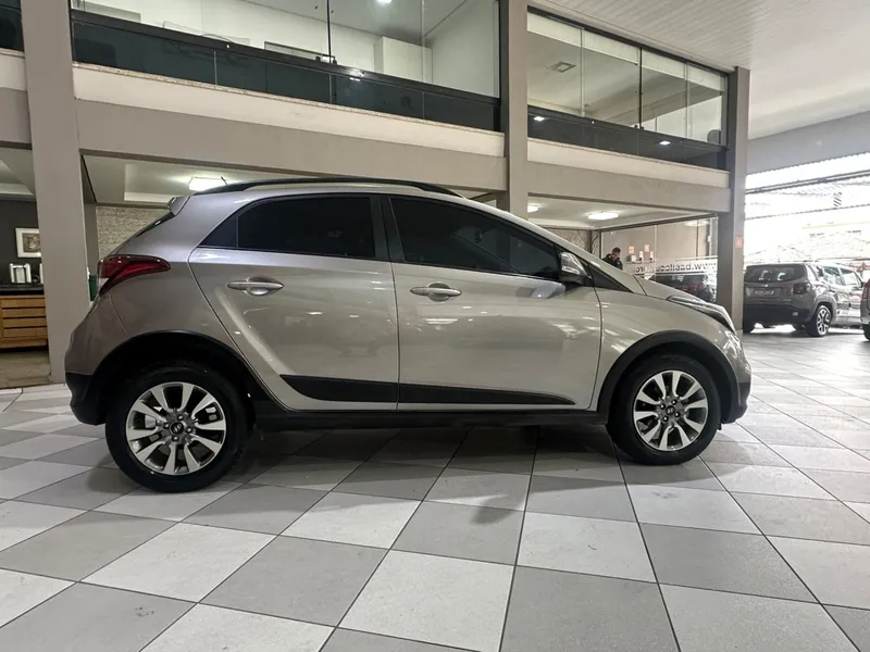 Hyundai HB20X Prata