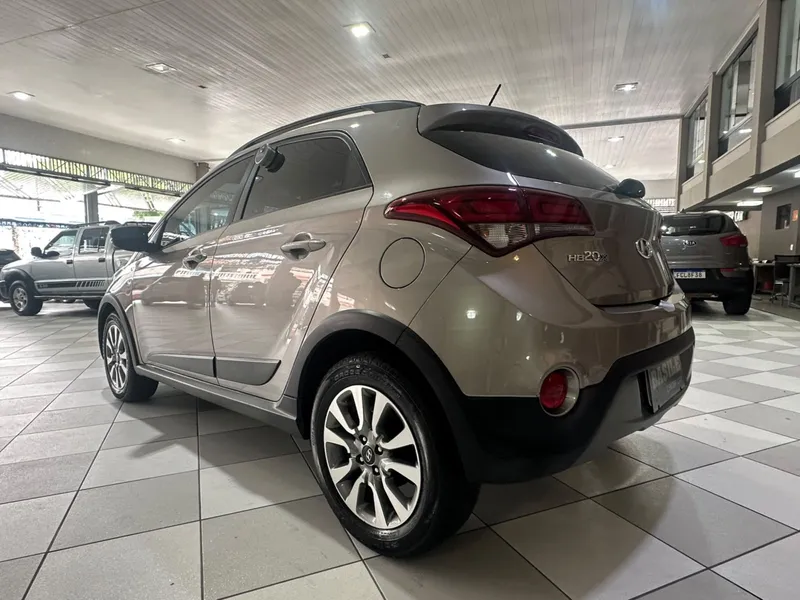 Hyundai HB20X Prata