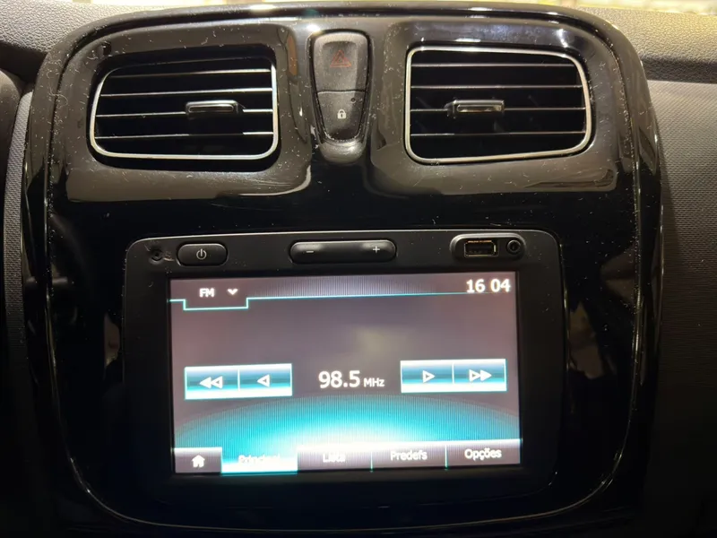 Renault Logan Preto