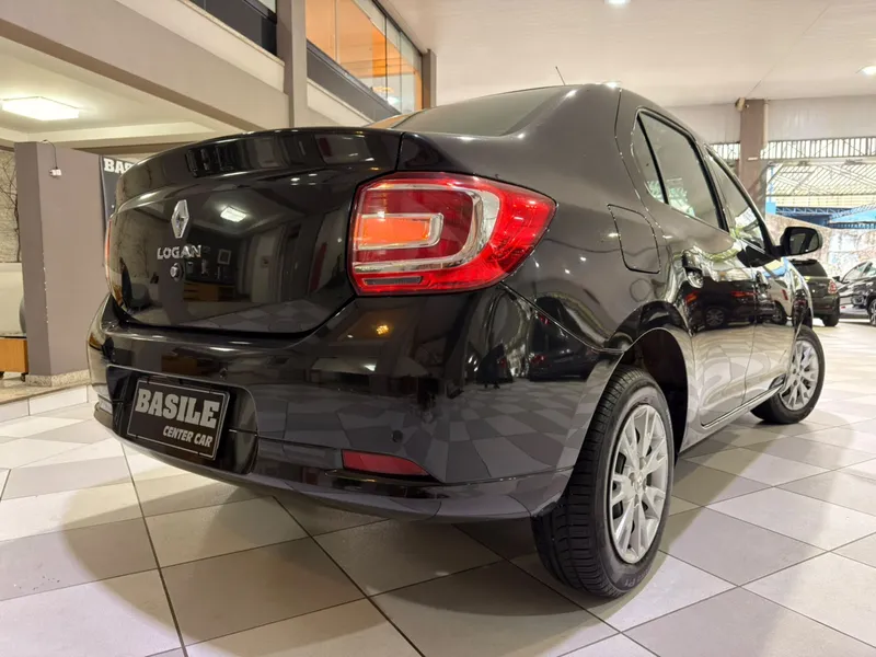 Renault Logan Preto