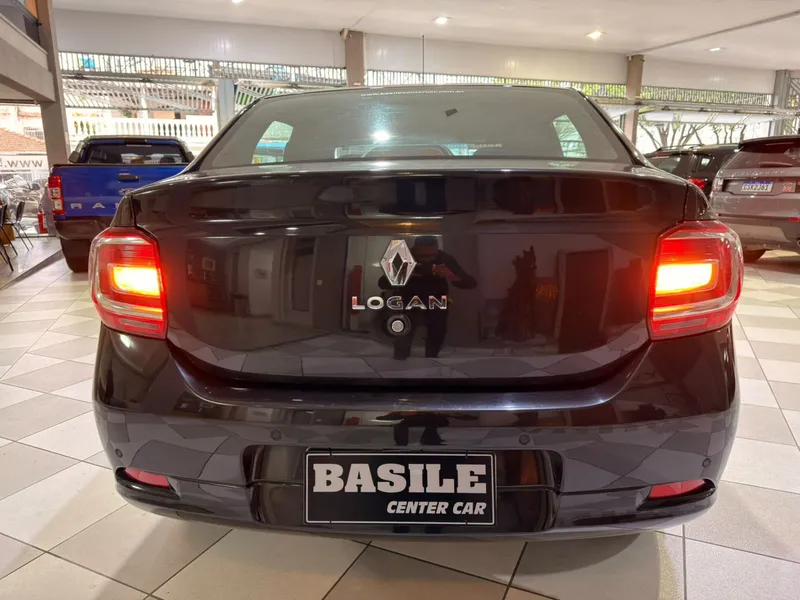 Renault Logan Preto