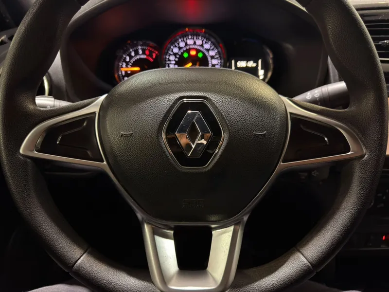 Renault Logan Preto