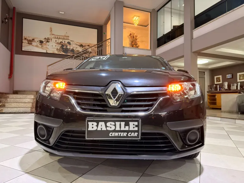 Renault Logan Preto