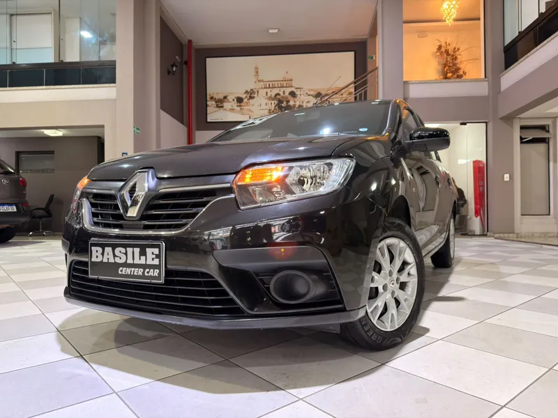 Renault Logan Preto