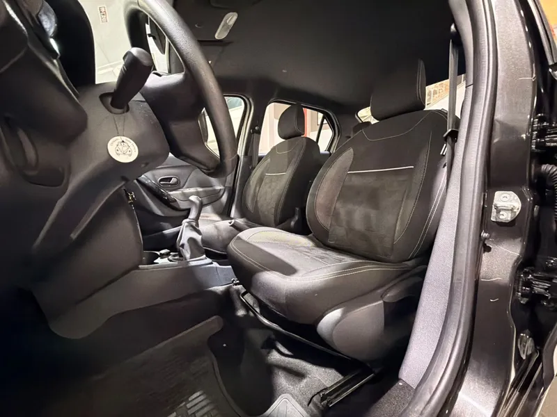 Renault Logan Preto