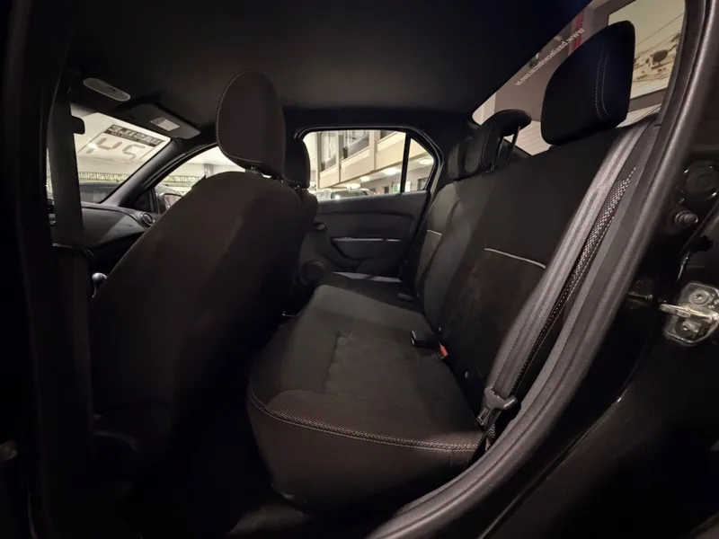 Renault Logan Preto