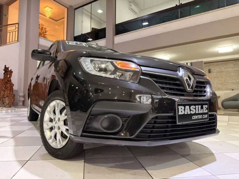Renault Logan Preto