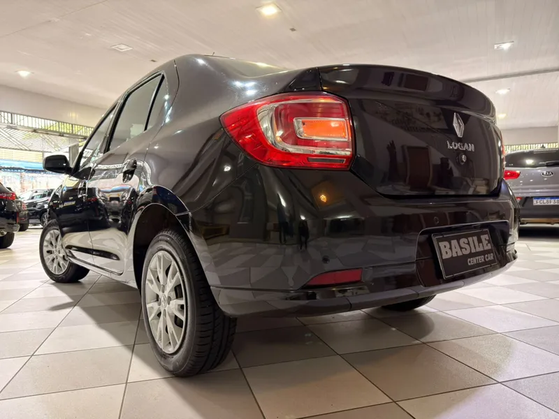 Renault Logan Preto