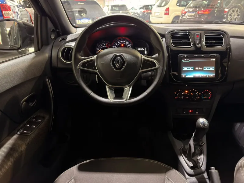 Renault Logan Preto