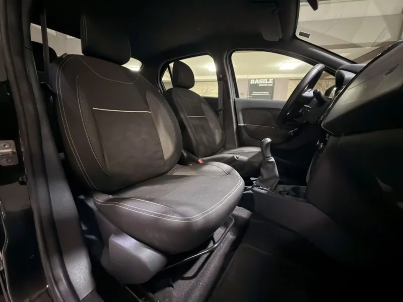 Renault Logan Preto