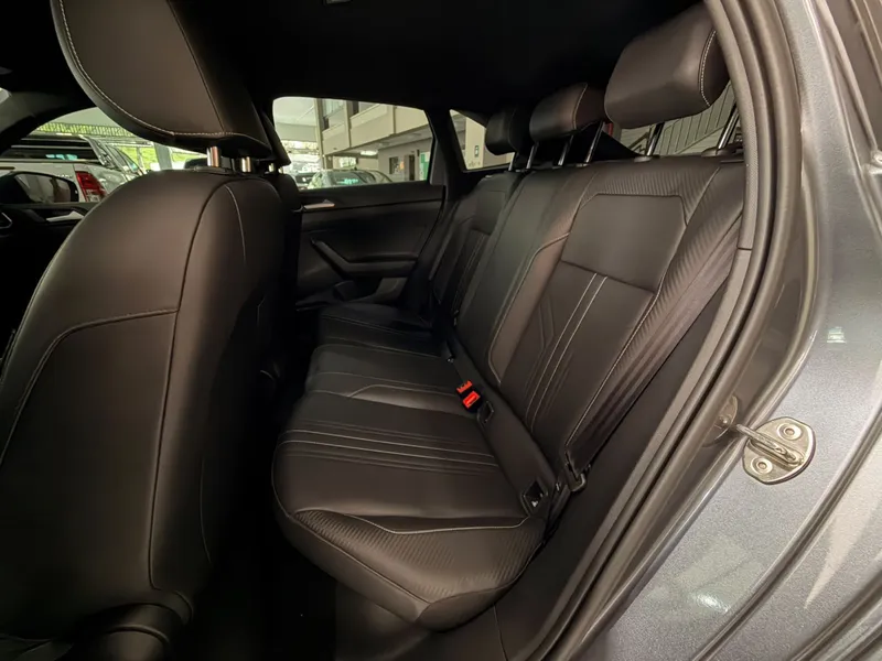 Volkswagen Nivus Cinza