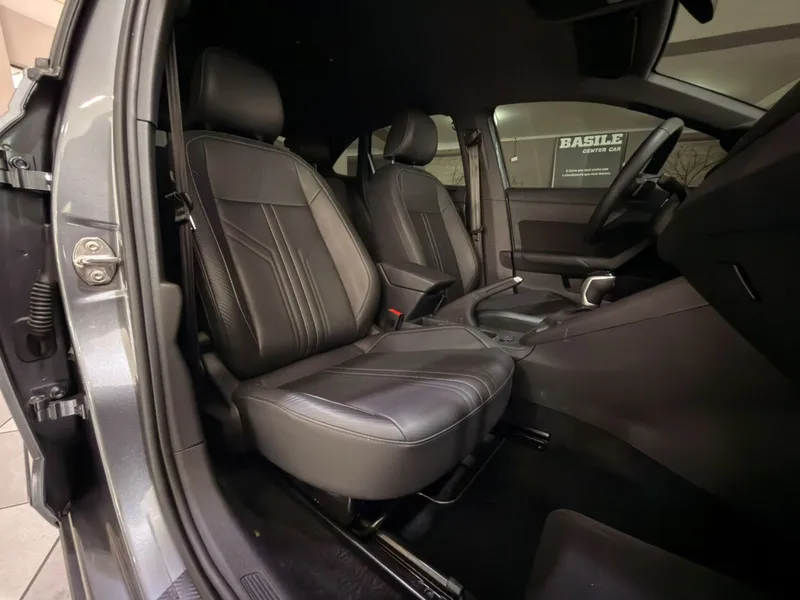 Volkswagen Nivus Cinza