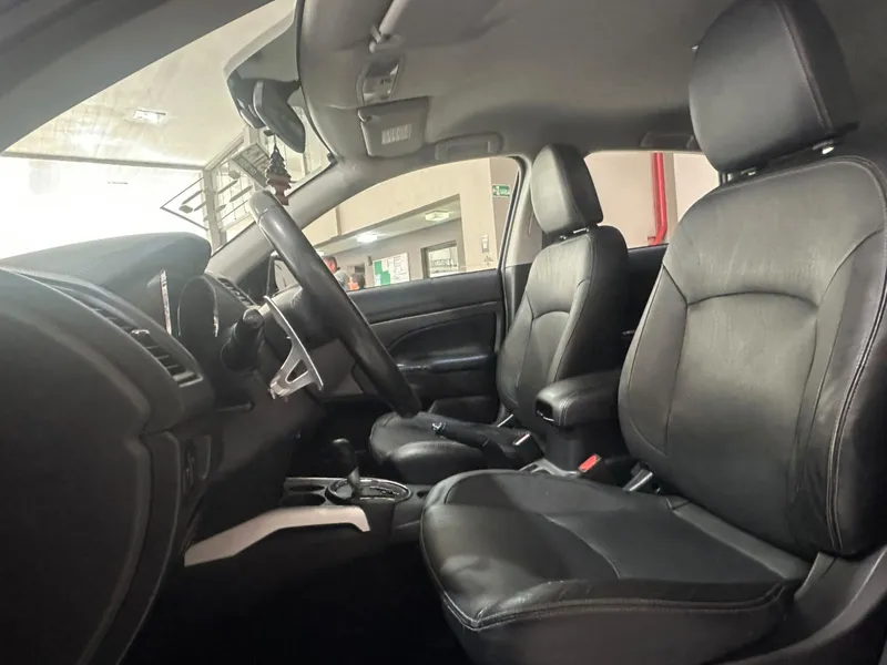 Mitsubishi ASX Preto