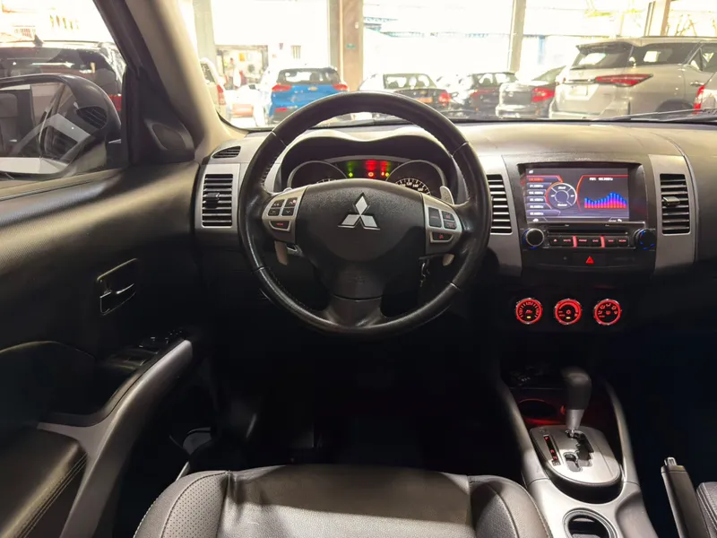 Mitsubishi Outlander Branco