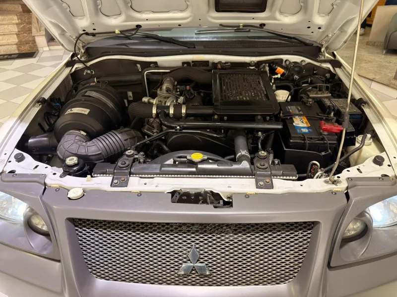 Mitsubishi Pajero Sport Branco