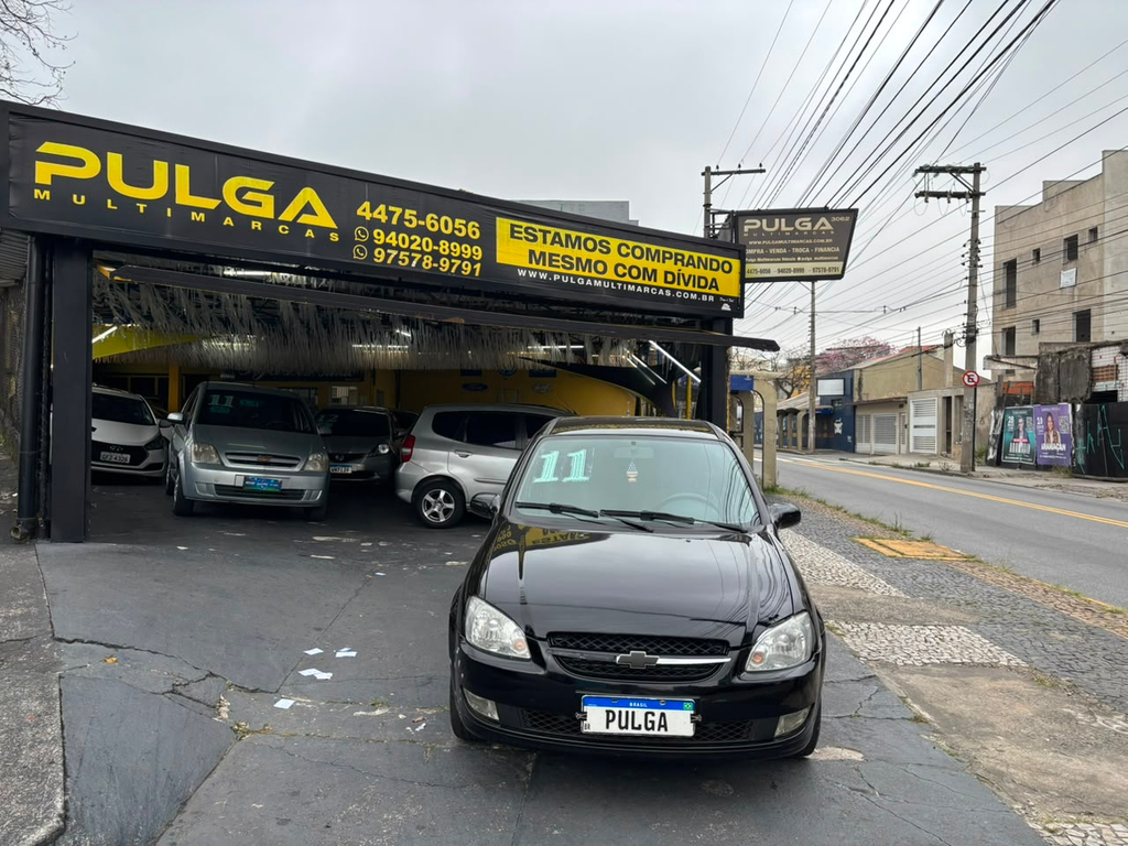 Chevrolet Classic Preto