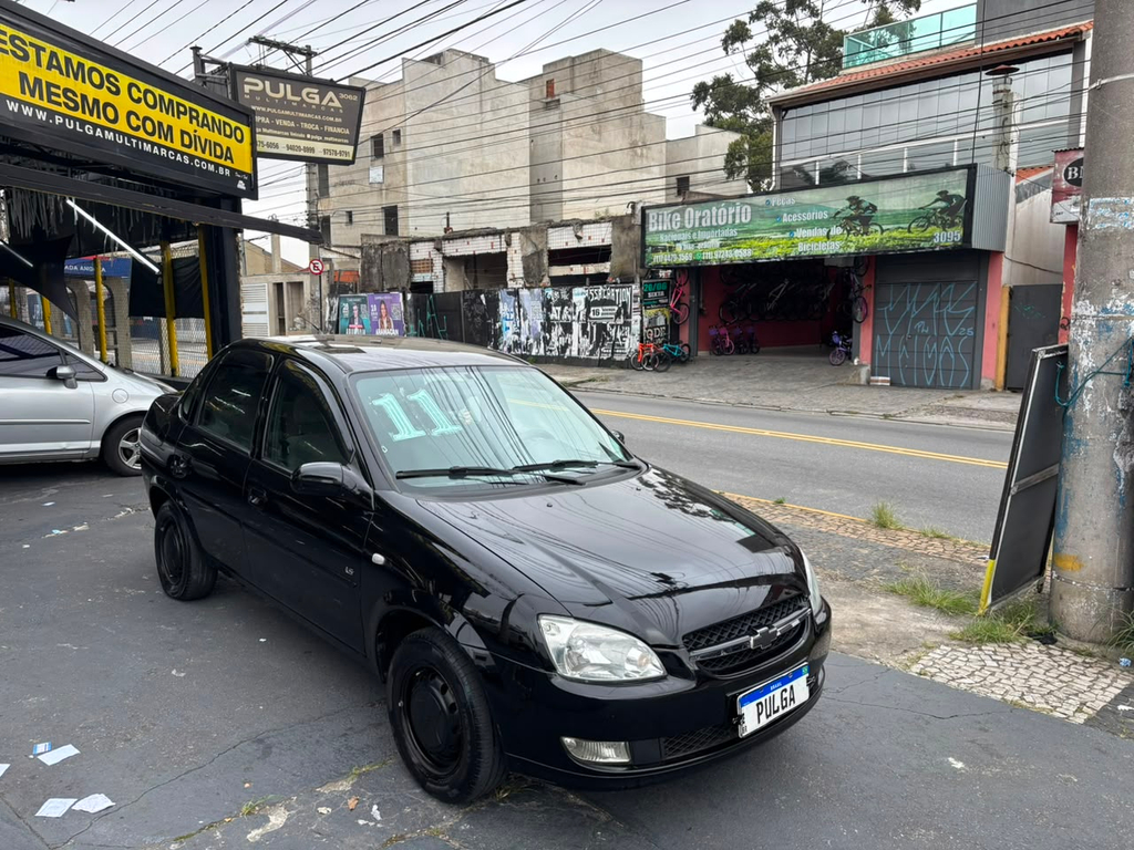 Chevrolet Classic Preto