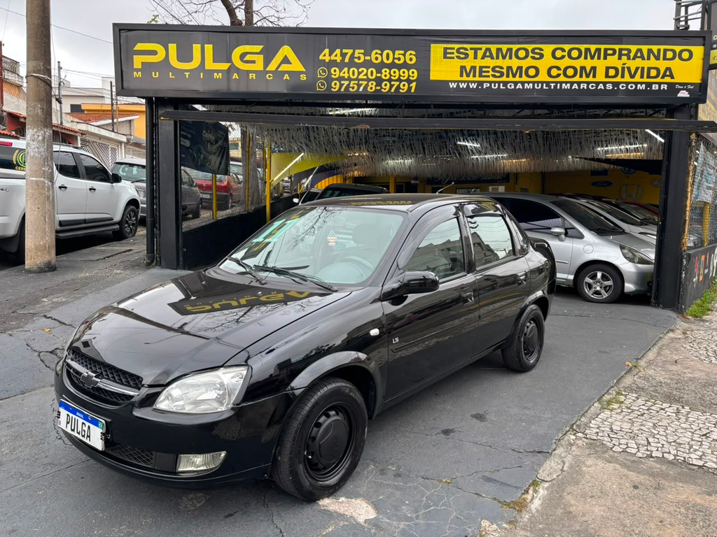 Chevrolet Classic Preto