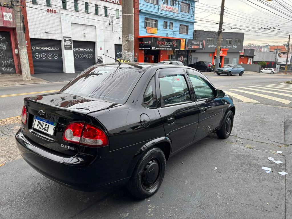 Chevrolet Classic Preto