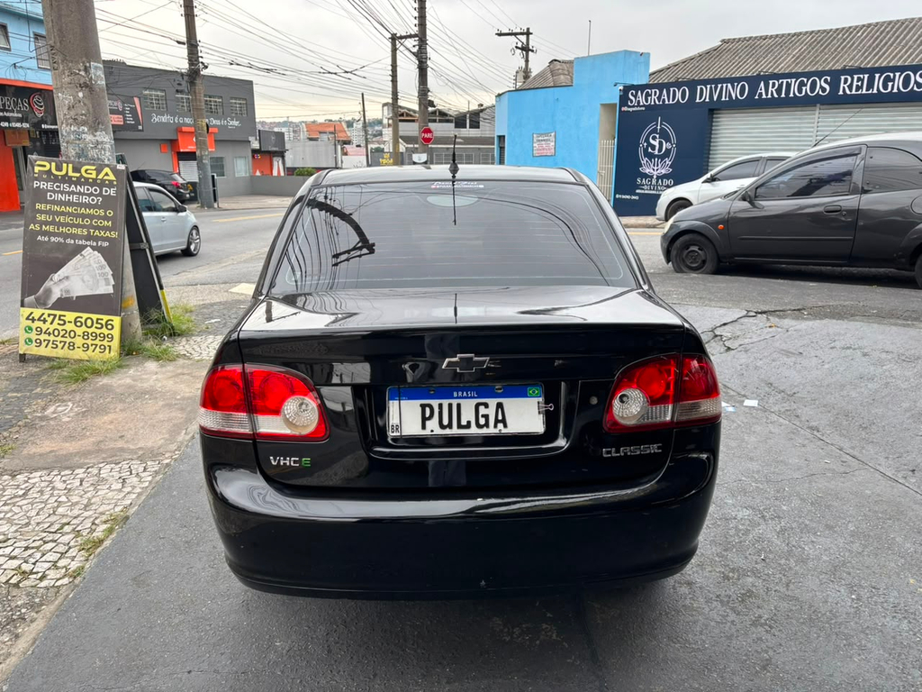 Chevrolet Classic Preto