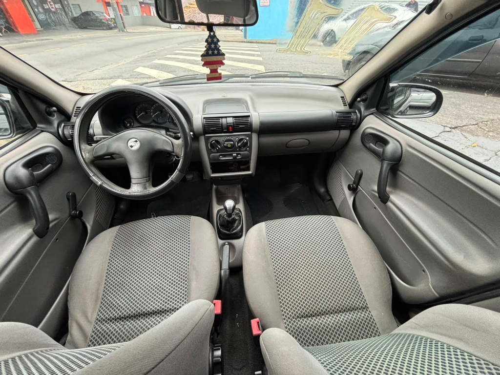 Chevrolet Classic Preto