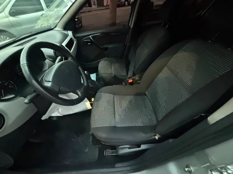 Renault Sandero Prata