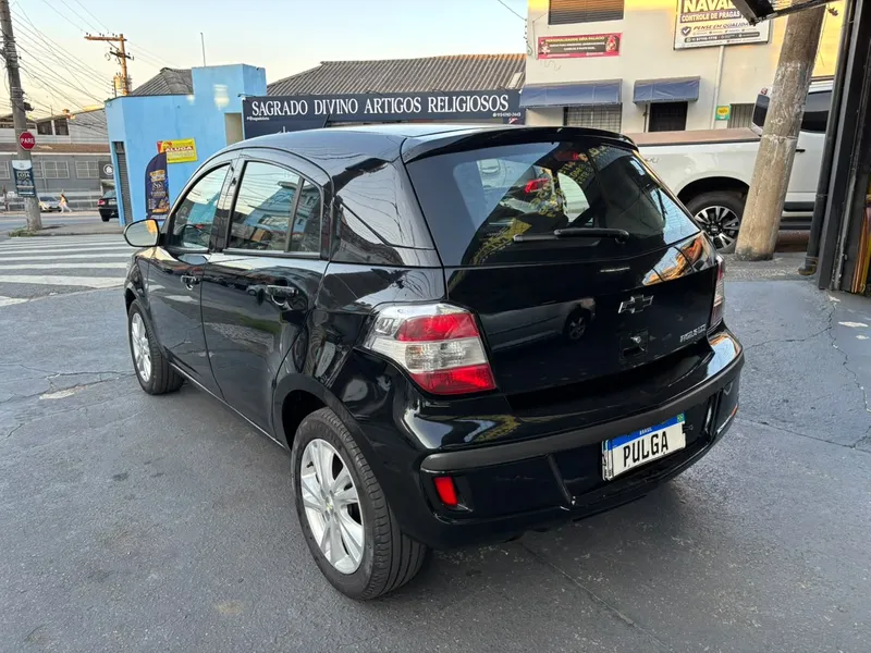 Chevrolet Agile Preto