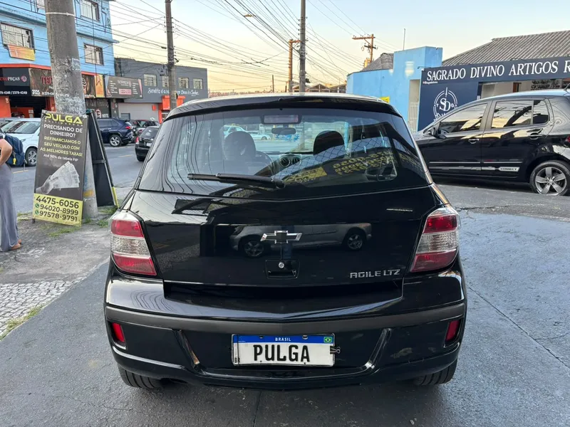 Chevrolet Agile Preto