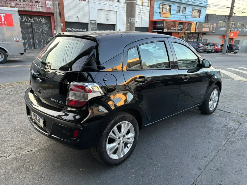 Chevrolet Agile Preto