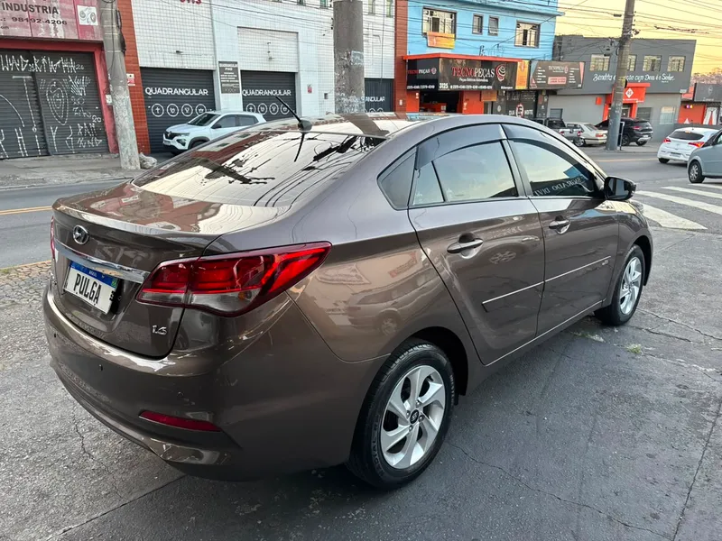 Hyundai HB20 Marrom