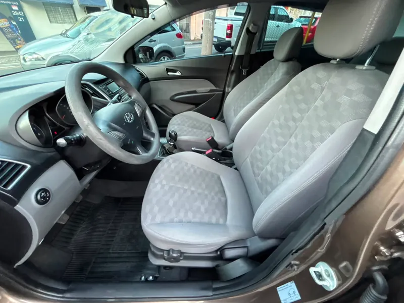 Hyundai HB20 Marrom