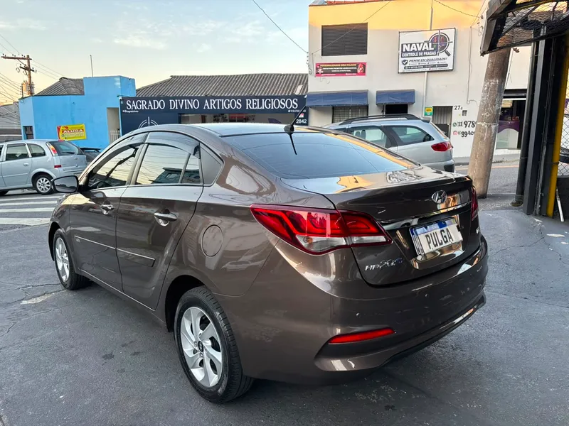 Hyundai HB20 Marrom